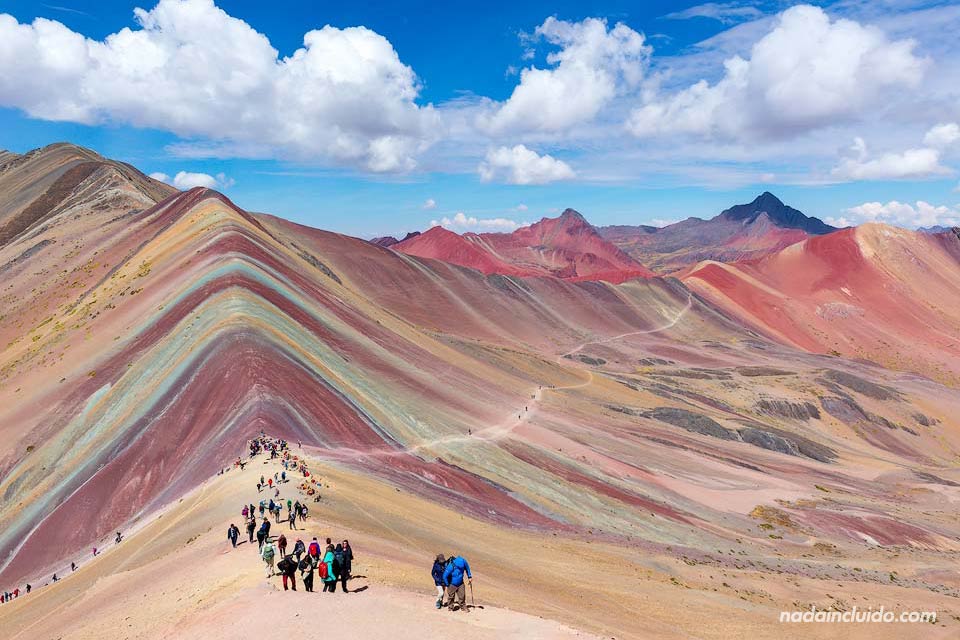 Rainbow mountain: location and height